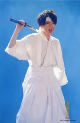 【中古】生写真(ジャニーズ) Snow Man/深澤辰哉/ライブフォト・膝上・衣装白・右手刀・口開き・背景青・2Lサイズ/「滝沢歌舞伎ZERO」ステージフォト第1弾