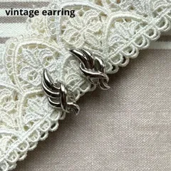 04908ヴィンテージ シルバーの流線型シンプルイヤリング