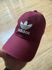 アディダス オリジナル バーガンディ 帽子