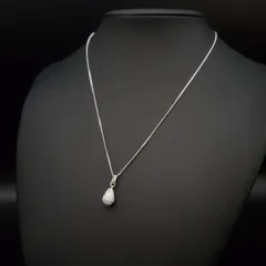 美品 SWAROVSKI スワロフスキー ネックレス ペンダント ティアドロップ 雫モチーフ クリスタル ラインストーン シルバーカラー 上品 きらきら シンプル ギフト プレゼント 贈り物
