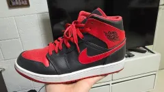 ナイキ エア ジョーダン 1 ミッド ブラック/レッド