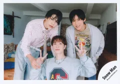 【中古】生写真(STARTO) Snow Man/ラウール・渡辺翔太・目黒蓮/横型・上半身・膝上/シングル「BREAKOUT / 君は僕のもの」MV＆ジャケ写オフショット/公式生写真