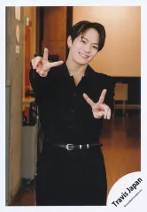 【中古】生写真(STARTO) Travis Japan/松倉海斗/膝上/「Travis Japan Concert Tour 2024 Road to Authenticity」グッズオフショット/公式生写真