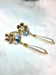 Sale☆スワロフスキー使用⭐︎フラワーピアス⭐︎