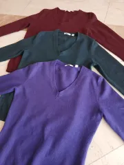 UNIQLO ユニクロ カシミア100% Vネックセーター