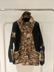 Supreme × The North Face Mountain Jacket