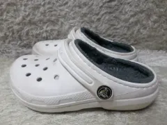 190 クロックス 白 ファー スリッパ サンダル 中古 靴 キッズ 子供靴