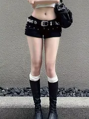 ソリッドブラック ノンストレッチ素材 ウルトラショート ポケット付き ローライズヒップハグデニムショーツ - リベットアクセント付き Y2K