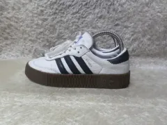 230 アディダス サンバ ローズ 黒ソール 白 黒 スニーカー 中古 靴