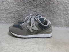 225 ニューバランス 996 グレー スニーカー 中古 靴