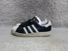 230 アディダス SUPERSTAR 80s 黒白 ブラック スニーカー 中古 靴