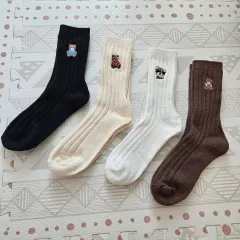 Sセット-まとめ 4足 新品 レディース 冬 暖かい 刺繍 靴下 (ウール5%)