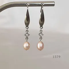 天然色ミルキーピンク・淡水パール＆クリスタル　ピアス　・・✽・・　〈真珠　サージカルステンレス　フック　オフィスカジュアル　結婚式〉
