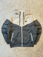 M NIKE 新モデル ウーブン ウィンドランナー WHO ウィンドブレーカー ジャケット 白、グレー