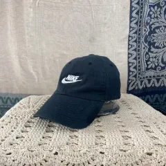 NIKE センターロゴ刺繍 ブラック ベースボールキャップ 帽子
