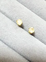 宝石質ルチルクォーツAAA- ラウンドファセットカット ピアス （サージカルステンレス・K18メッキ）4mm