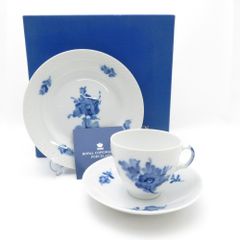 ロイヤルコペンハーゲン 青い花柄カップ・ソーサーセット - メルカリ