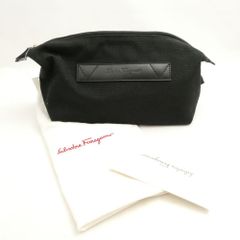 新品 未使用 フェラガモ ポーチ 黒 マット仕様 丸型 イタリア製 - メルカリ