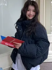 レディース チェック柄 スタンドカラー ダウンジャケット 冬用アウター ショートレングス 風よけ保温 立体感 シンプルカジュアルファッショ