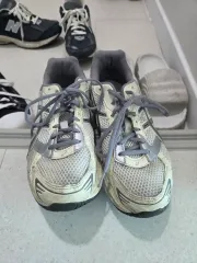 アシックススニーカー