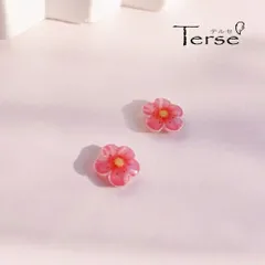 ピンクのお花モチーフが可愛らしいマグネットピアス 耳に穴を開けずに楽しめるノンホールタイプ 優しい色合いのデザインが、日常の装いに華やかさを添え　軽やかな着け心地で、長時間の使用でも快適　特別な日のおしゃれにも、普段使いにもぴったり 小さいぶり ct0105a