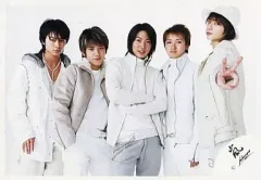 【中古】生写真(ジャニーズ) 嵐/集合(5人)/横型・膝上・衣装白・松本ピース/公式生写真