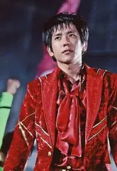 【中古】生写真(ジャニーズ) 嵐/二宮和也/上半身・衣装赤・目線左/ARASHI AROUND ASHIA 公式ライブフォト