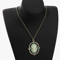 カメオ　エメラルドグリーン　ペンダント　ネックレス　ギフトジュエリー　アクセサリー