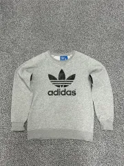 アディダス オリジナルス ロゴ スウェット