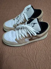 245 NIKE ジョーダン1 ロー ベージュ スニーカー 2192