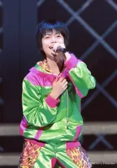 【中古】生写真(ジャニーズ) 7WEST/重岡大毅/ライブフォト・膝上・衣装緑.ピンク・豹柄・左手マイク・右手胸・枠無し/公式生写真