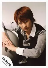 【中古】生写真(ジャニーズ) Kis-My-Ft2/宮田俊哉/バストアップ・シャツグレー・ベスト黒・両手組み・目線右下/公式生写真