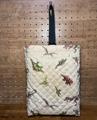 482 ハンドメイド　大きめ　上履き袋　上靴入れ　シューズ袋　キルティング　 キルト　ネームタグ付き　恐竜　恐竜図鑑　ダイナソー　サウロロフス　トリケラトプス　ティラノサウルス　ステゴサウルス　プテラノドン　ブラキオザウルス　小学校　こども園　幼稚園　保育園