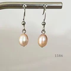 天然色ピーチオレンジ・淡水パール　ピアス　・・✽・・　〈真珠　サージカルステンレス　フック〉