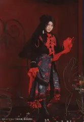 【中古】生写真(男性) 佐藤流司(加州清光)/全身・右向き・背景赤・キャラクターショット/「ミュージカル『刀剣乱舞』 加州清光 単騎出陣 アジアツアー」ブロマイド ライブver.Bセット(単騎出陣2018着用アンコール衣裳)