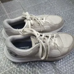 アンダーアーマー CHARGED スニーカー (275)