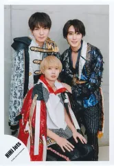 【中古】生写真(ジャニーズ) HiHi Jets/高橋優斗・橋本涼・井上瑞稀/膝上/HiHi Jets ISLAND TV プロフィール写真撮影オフショット 第1弾/公式生写真