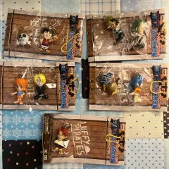古(コ)典(テン)ONE PIECE麦(むぎ)わら帽子(ぼうし)海賊団(かいぞくだん)ツインフィギュアキーホルダー ストラップ