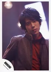 【中古】生写真(ジャニーズ) 嵐/二宮和也/衣装チェック.赤・上半身/公式生写真