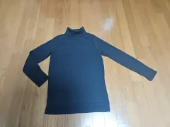 ゴージ ブラック タートルネック 長袖Tシャツ