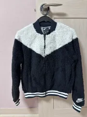 ナイキ シープスキン ボア ジャケット ブラック/ホワイト