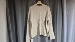 ケーブルニットセーター アイボリー