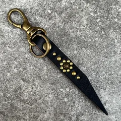 栃木レザー茶芯ブラック　オイル多脂革 キーホルダー　キーリング　ストラップ スタッズ　日本製　本革　ブラック　全長約15cm