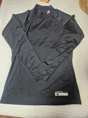 ニューバランス アンダーアーマー アンダーTシャツ 出品 (ブラック)