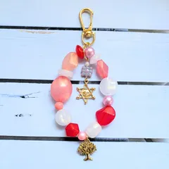 キーホルダー　ピンク　星　木　ビーズ　大きめ　レッド　ゴールド　バッグチャーム