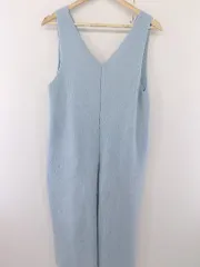 ◇ KBF ケービーエフ URBAN RESEARCH Vネック ファーニット サロペット サイズ ONE ライトブルー レディース  【中古】 【1204260000773】