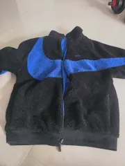 ナイキ スウッシュ ブラック/ブルー ボア フリース ジャケット