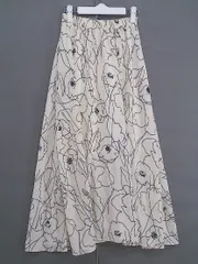 ◇ Bou Jeloud ブージュルード 総柄 ロング フレア スカート サイズ38 アイボリー ブラック レディース  【中古】 【1206230002763】のサムネイル