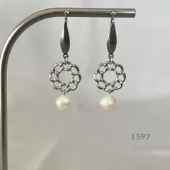 バロック淡水パール＆リース　ピアス　・・✽・・　〈真珠　サージカルステンレス　フック〉