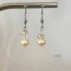 天然色ほんのりオレンジ・淡水パール＆クリスタル　ピアス　・・✽・・　〈真珠　サージカルステンレス　フック〉